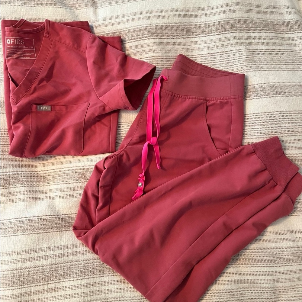 Figs XS breast cancer limited edition 💕👚